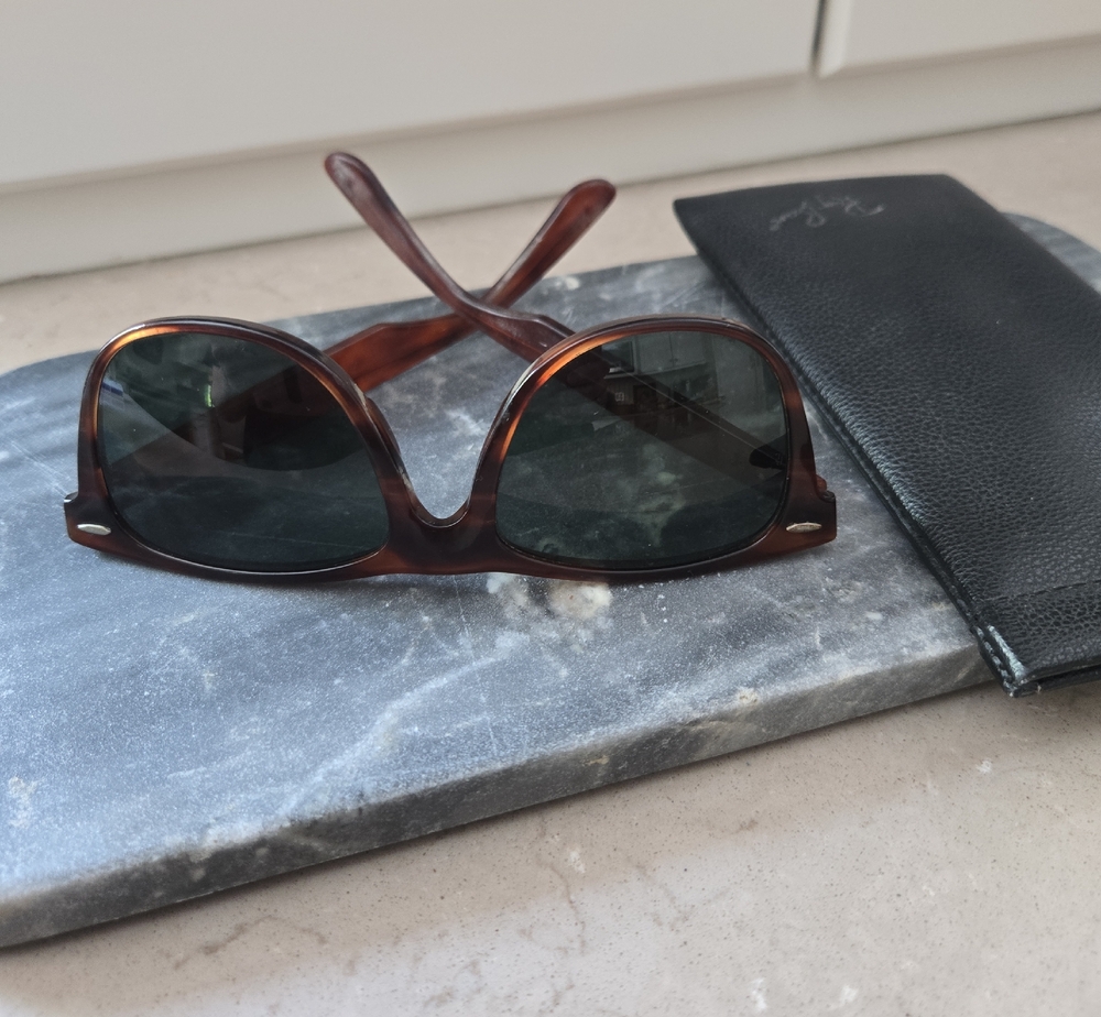 Ray-Ban Tortoiseshell Brown Men's Sunglasses with Dark Green Lenses.